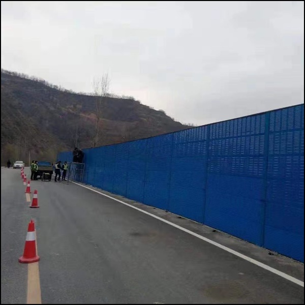 验证整体控噪结构，杭东丝网隔音屏障解决工业设备运行强噪声扰民