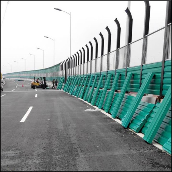 杭东丝网工地隔音板配置高强度免地基配重底座，不破坏既有城市路面