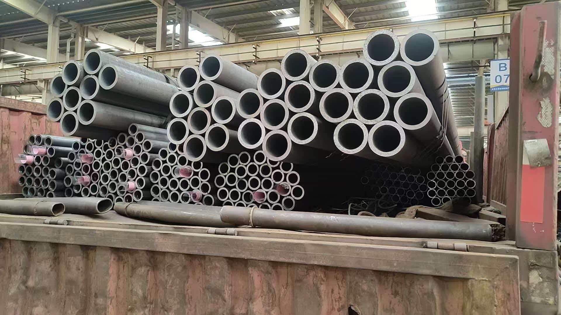 包头流体输送无缝钢管大口径不锈钢无缝管源头工厂有些