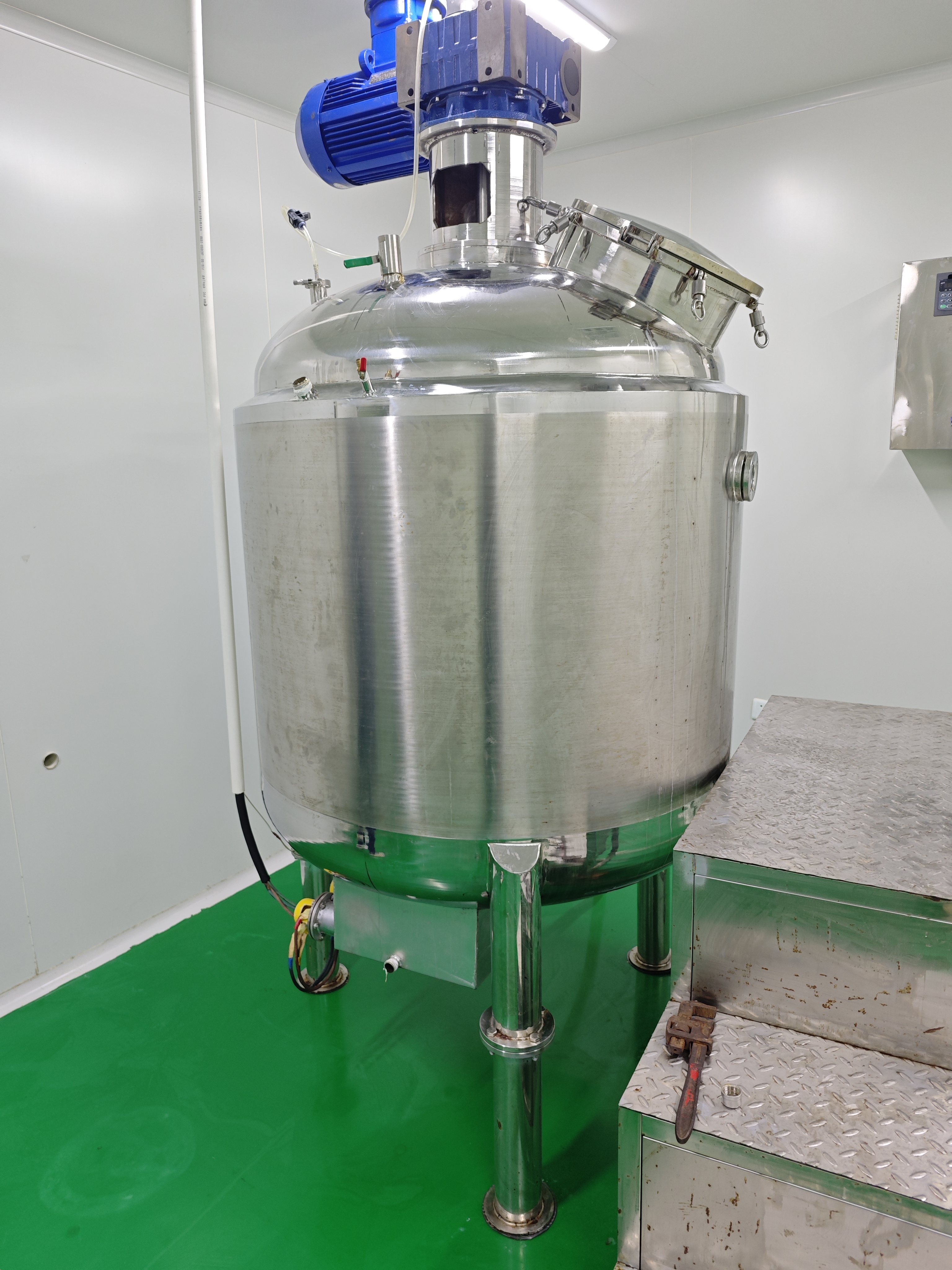 
营口盖州二手不锈钢螺带混合机高效工业混合设备