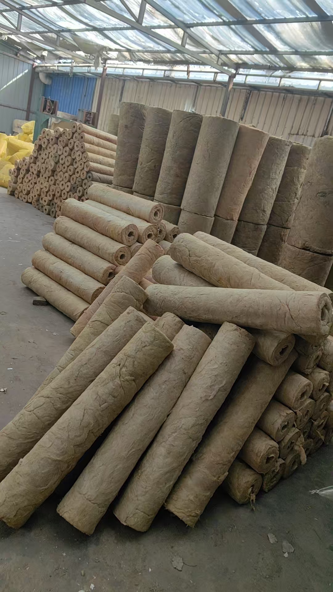 丽水岩棉保温管多少钱-实时反馈/全+镜+派+送