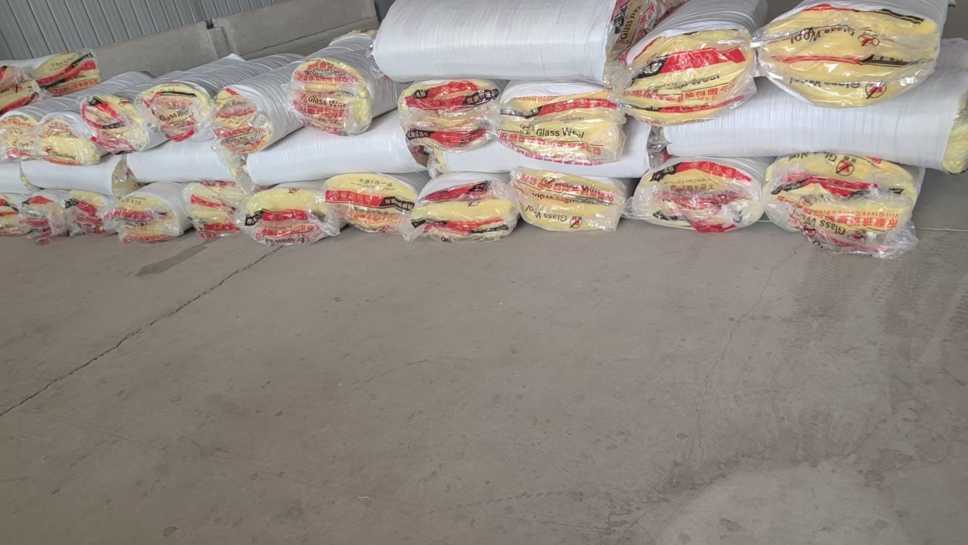 巴彦倬尔普通玻璃棉板/离心玻璃棉卷毡价格