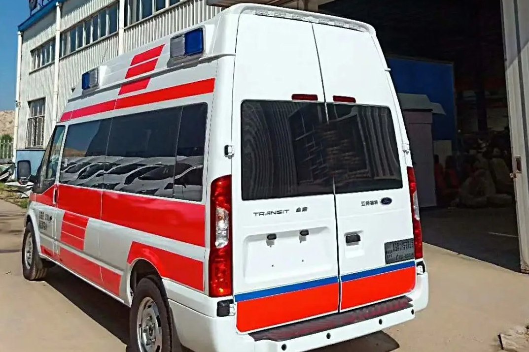 急救车服务:哈密私人长途救护车电话【3分钟出车】/今日各省市+全境派送