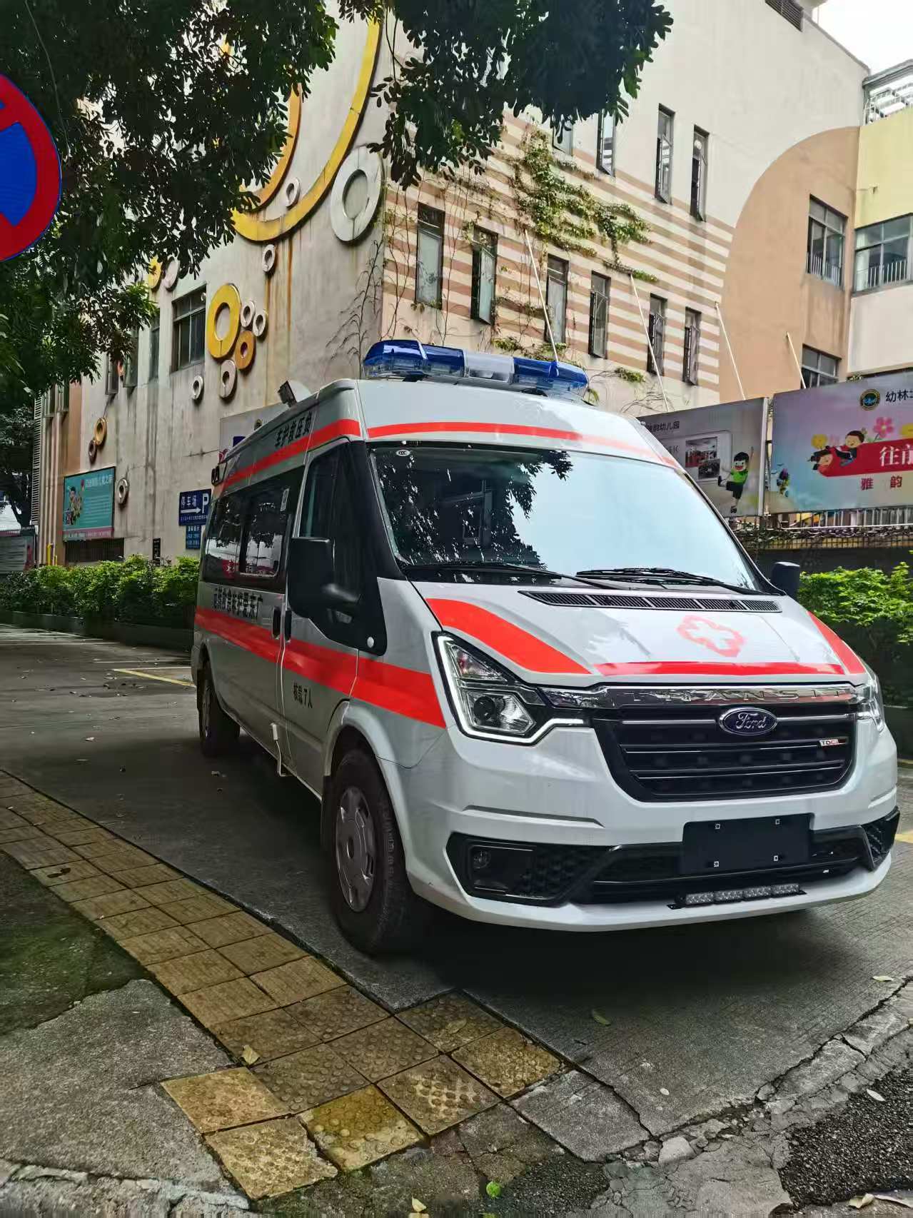 救护车转运:防城港病人转院救护车出租【危重病人救护车转运】<2026今日+一览>