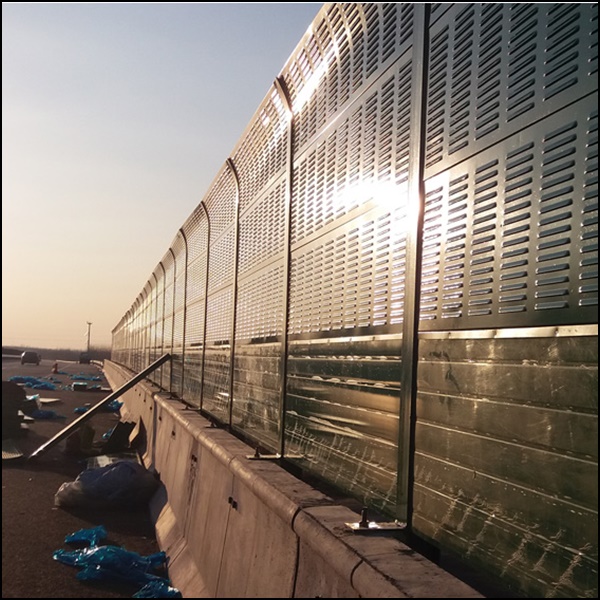 甘肃武威隔音屏障造价参考表:细化针对风沙地带加强密封设计的每平米单价