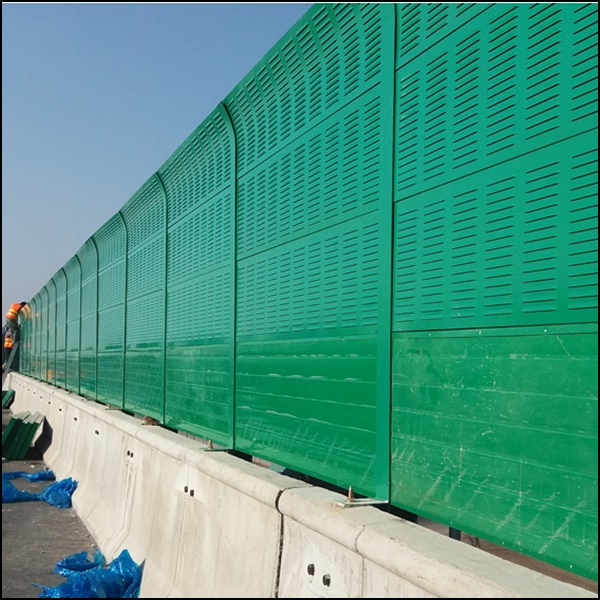 赤峰声屏障制造实体:专注于解决风口地区材料抗震与物理稳定性的生产