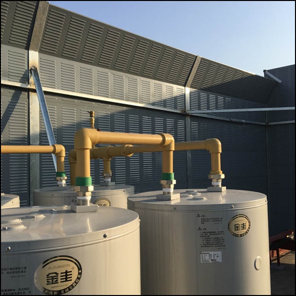 河南周口声屏障制造中心：生产包含透明隔音段在内的组合式降噪屏障