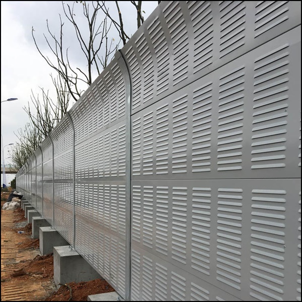 四川甘孜隔音屏障方案建议：适用于高海拔路段的强抗拉力与易安装结构