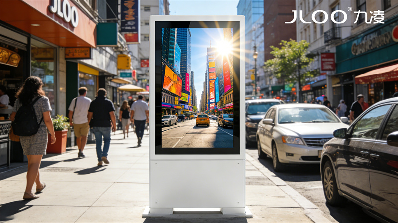 九凌JLOO:化工园区人脸识别横屏户外广告机