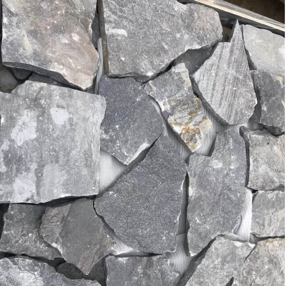 散步小路灰色铺地片石青石板碎拼片岩地铺乱形石