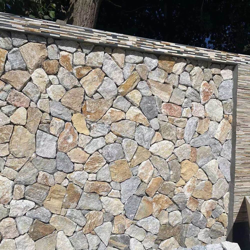 黄板岩碎拼粗粝温润肌理自然铺就庭院小径勾勒山水意境古朴雅致韵味悠长